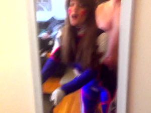 Шведская косплеерша занимается домашним сексом на камеру с парнем