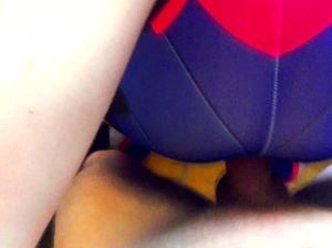 Шведская косплеерша занимается домашним сексом на камеру с парнем