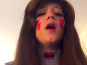 Шведская косплеерша занимается домашним сексом на камеру с парнем