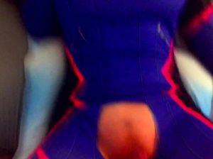 Шведская косплеерша занимается домашним сексом на камеру с парнем