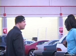 Молодая негритянка ебется с белым мужиком на кастинге