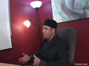 Молодая негритянка ебется с белым мужиком на кастинге