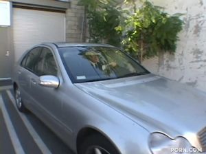 Пикапер развел на секс тоненькую негритянку и страстно выебал ее большим хером