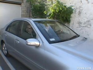 На кастинге худая негритянка занимается вагинальным сексом