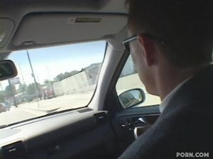 На кастинге худая негритянка занимается вагинальным сексом