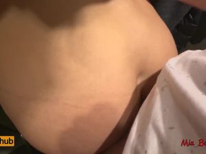 В примерочной магазина молодая сучка сосет член и ебется