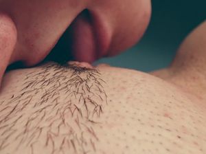 Нежно вылизал сладкую пилотку подружки крупным планом на камеру