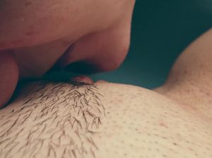 Нежно вылизал сладкую пилотку подружки крупным планом на камеру