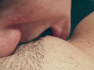 Нежно вылизал сладкую пилотку подружки крупным планом на камеру