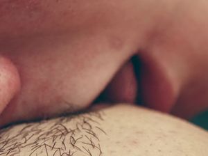 Нежно вылизал сладкую пилотку подружки крупным планом на камеру