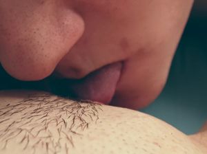 Нежно вылизал сладкую пилотку подружки крупным планом на камеру