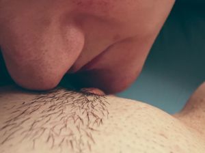 Нежно вылизал сладкую пилотку подружки крупным планом на камеру