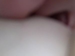 Вылизал киску подруге и показал ее сочную вагину крупным планом