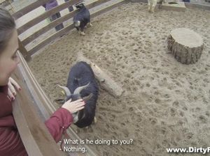 Русский молодчик пикапнул худую телочку в парке и поимел ее в очко в подъезде