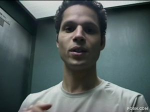 Зрелая блондинка повелась на молодого пикапера и дала ему в бритую киску