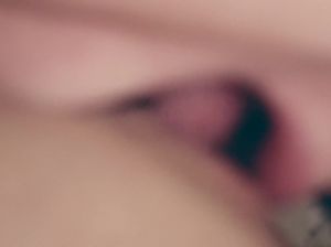 Сладострастный пиздолиз сделал домашний кунилингус молодой телочке