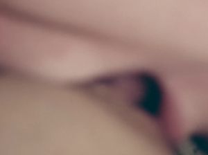 Сладострастный пиздолиз сделал домашний кунилингус молодой телочке