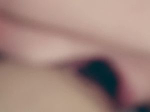 Сладострастный пиздолиз сделал домашний кунилингус молодой телочке