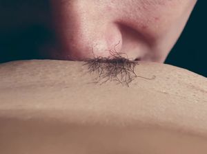 Сладострастный пиздолиз сделал домашний кунилингус молодой телочке