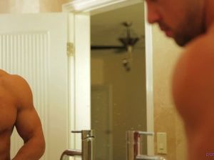 Качок вылизал киску и засадил в жопу большой член худенькой блондинке