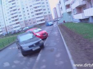 Молодой русский пикапер трахает девчонку в душе и на балконе