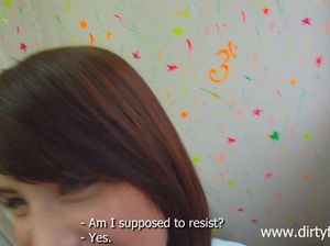 Молодой русский пикапер трахает девчонку в душе и на балконе