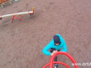 Молодой русский пикапер трахает девчонку в душе и на балконе