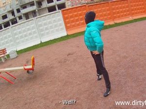 Молодой русский пикапер трахает девчонку в душе и на балконе