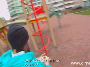 Молодой русский пикапер трахает девчонку в душе и на балконе