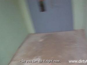 Молодой русский пикапер трахает девчонку в душе и на балконе