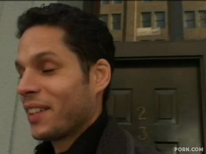 Молодой пикапер-пиздолиз развел на секс красивую зрелую азиатку