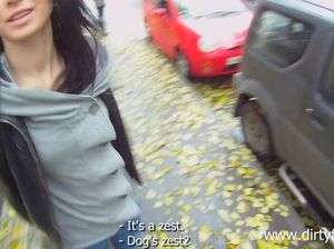 Русский пикапер жарко трахает худую девчонку от первого лица на рояле