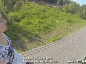 Хитрый русский пикапер привел девчонку в тренажерку и трахнул от первого лица