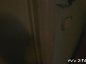 Пикапер трахнул русскую худышку во время собеседования в офисе