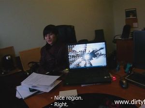 Пикапер трахнул русскую худышку во время собеседования в офисе