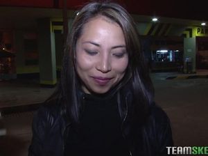 Чувак развел на быстрый секс красивую молодую латинку в корсете и чулках