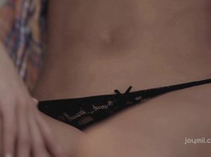 Худенькие красивые лесбиянки вылизали бритые пилотки и потерлись клиторами