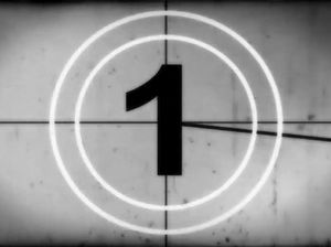 Милая азиатка смачно отсосала член от первого лица, получила буккаке