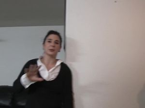 Темноволосая лесбиянка со страпоном трахает подругу азиатку