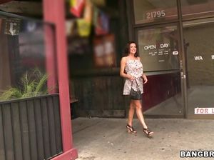 Грудастую женщину ебут в машине и продолжают трахать дома на диване