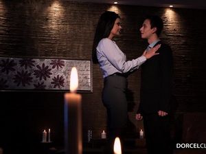 Богатый подросток заплатил милфе за первый секс в жизни