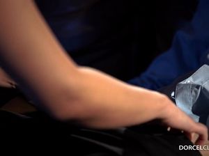 Богатый подросток заплатил милфе за первый секс в жизни