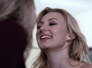 Зрелая и молодая лесбиянки трутся кисками и делают кунилингусы