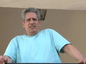 Миниатюрная азиатка громко кричит, когда ее долбит пожилой мужик