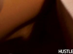 Медик отодрал в кабинете азиатку с пирсингом в бритой киске