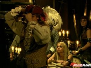 Классные лесби облизывают письки в средневековом замке