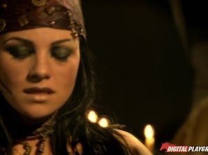 Классные лесби облизывают письки в средневековом замке