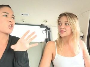 Лесбийский секс в подъезде блондинки и азиатки