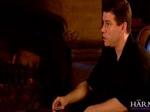 Лесбиянки долбятся страпоном и отдаются водителю такси