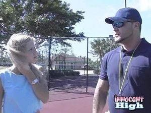 Классная школьница после минета, насаживается на хуй препода писькой